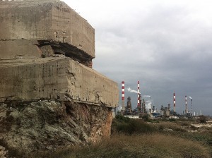 Un bunker se poste devant lui .